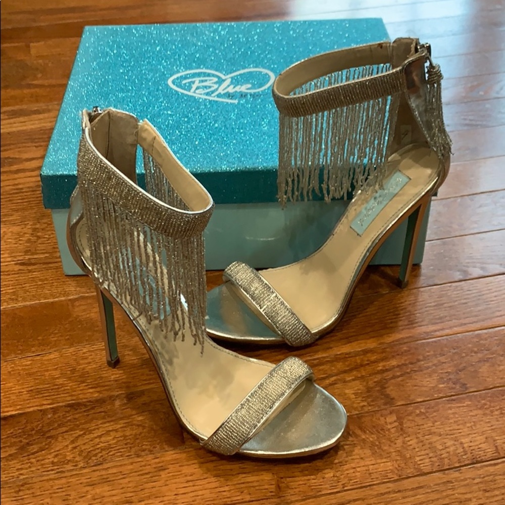 Betsy Johnson Silver Metallic Sandal size 7.5